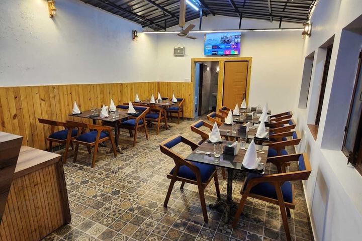 Dining 53 of 66