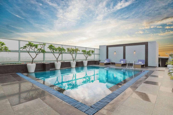 Hotel with Pool