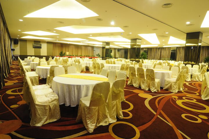 Ballroom/Hall 6 of 10