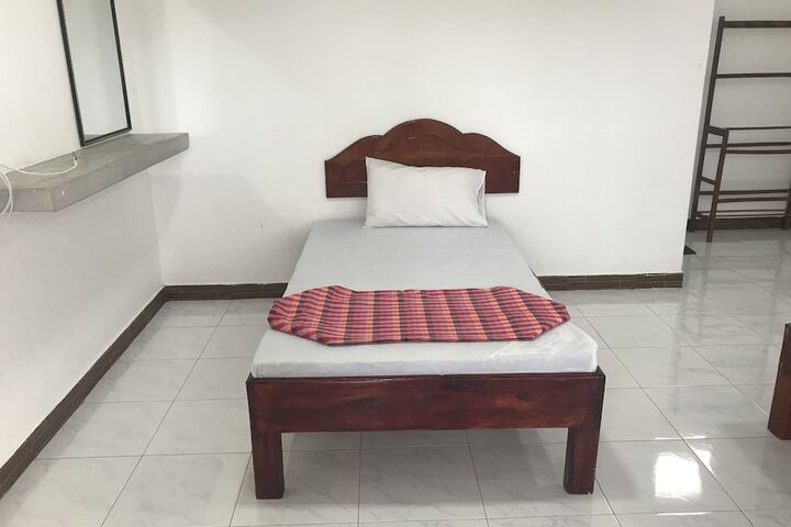 Room 10 of 28