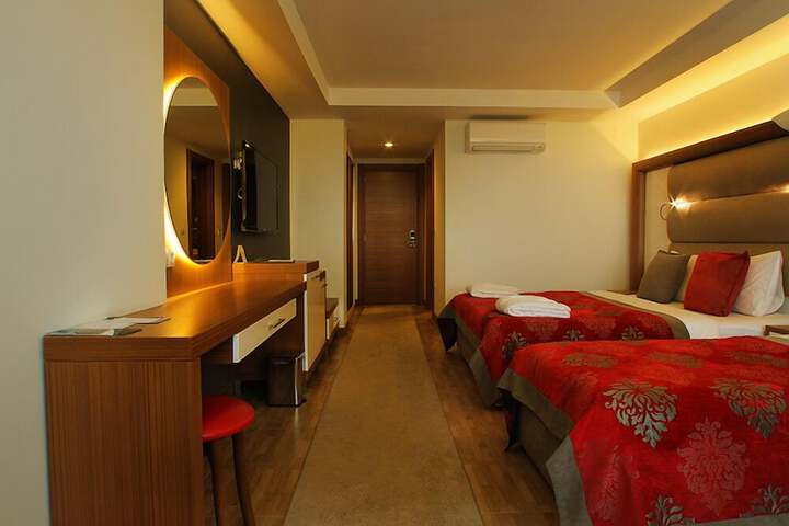 Room 10 of 30