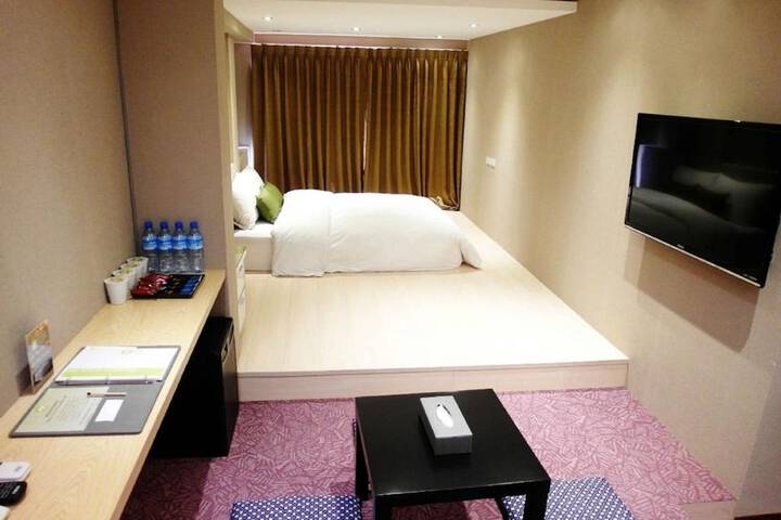 Room 20 of 32