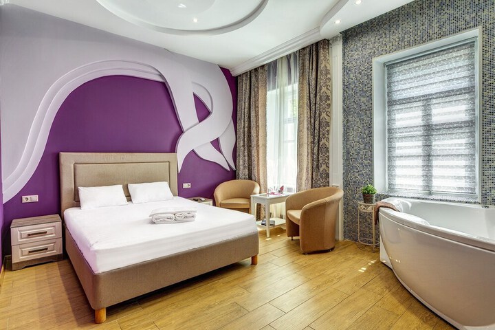 Room 3 of 48