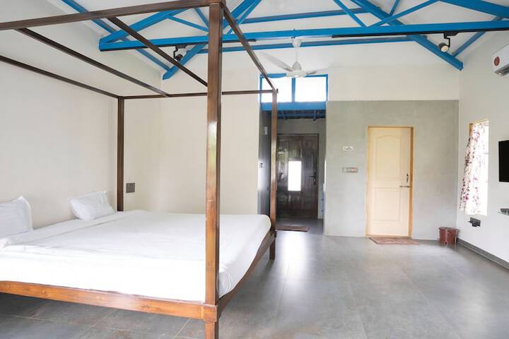 Room 12 of 111