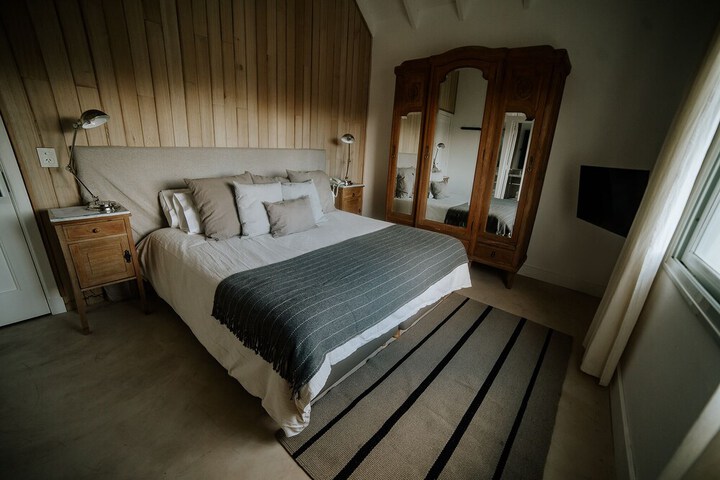 Room 4 of 4
