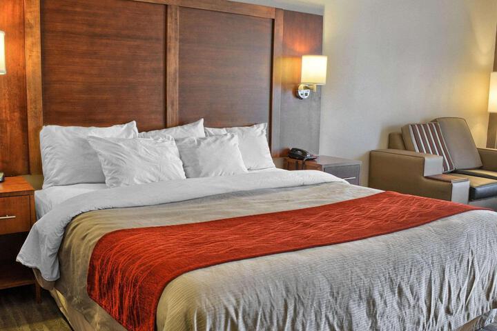 1 King Bed Mobility Accessible (4 of 14)