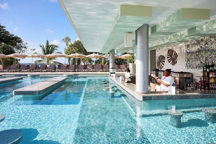 Hotel with Pool