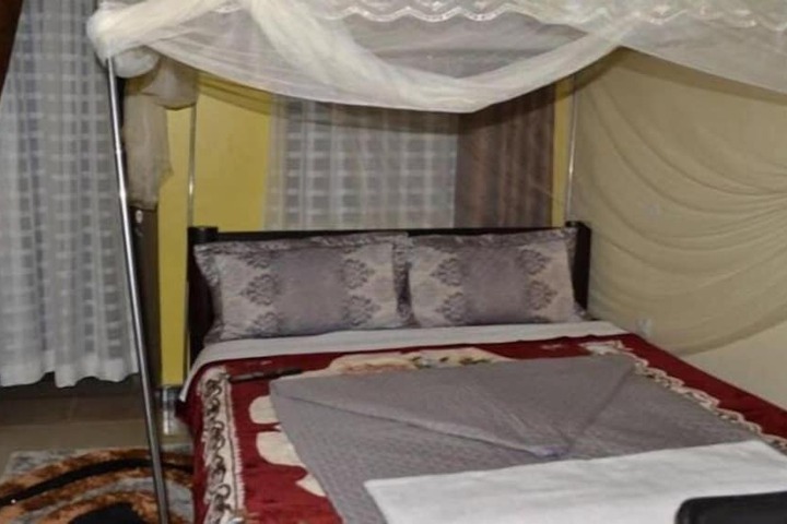 Room 4 of 13