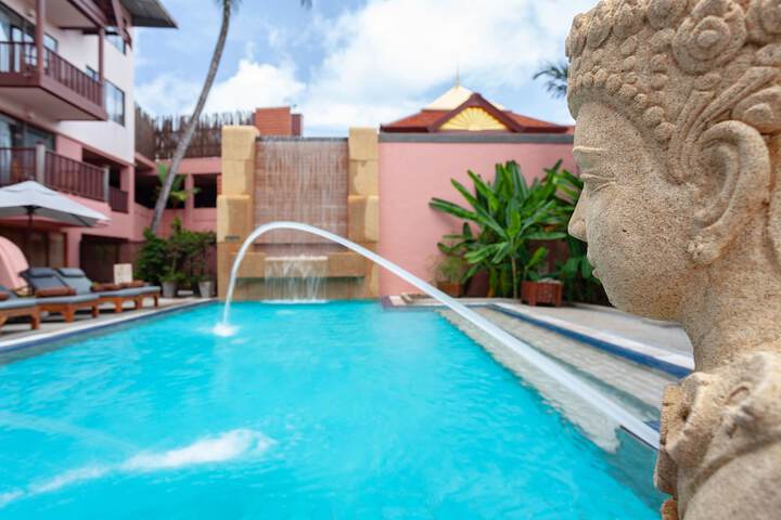 Hotel Pool