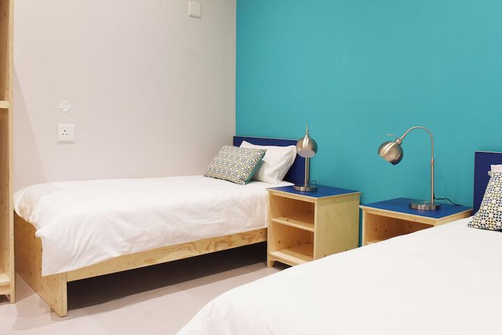 Room 53 of 148