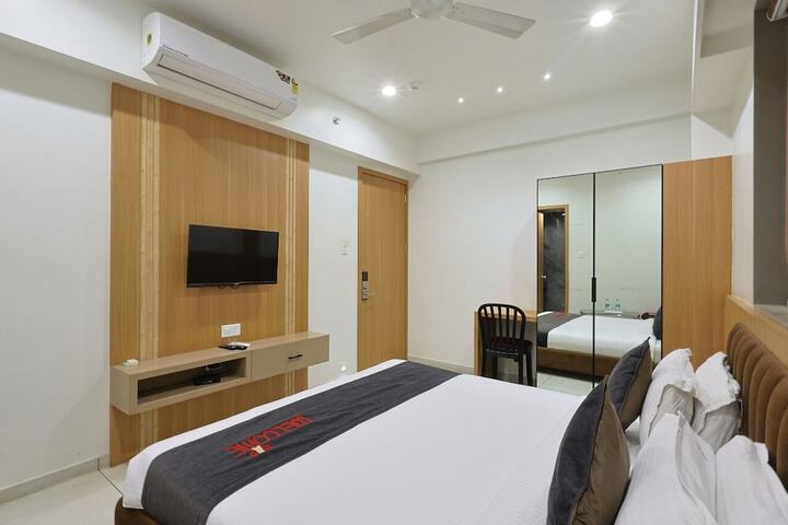 Room 6 of 14