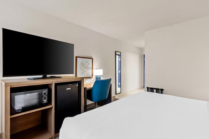 Room 28 of 51