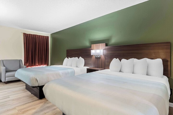 2 Queen Beds (1 of 5)