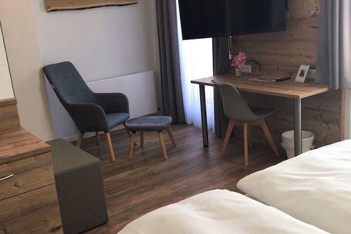 Room 17 of 37