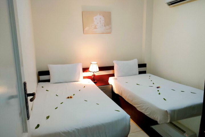 Room 5 of 18