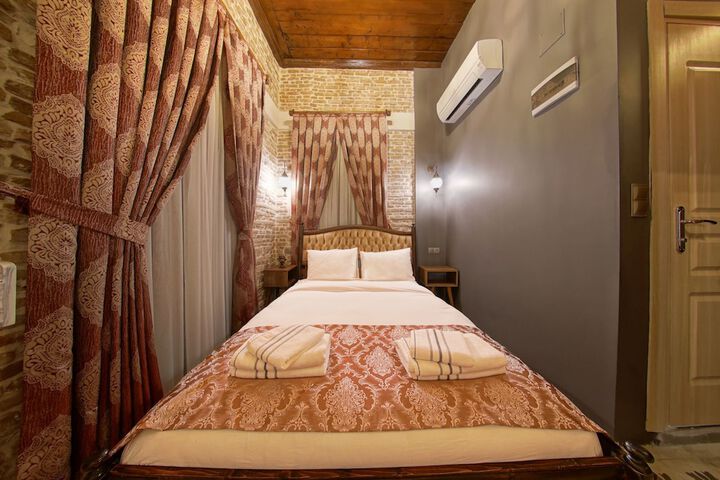 Room 13 of 36