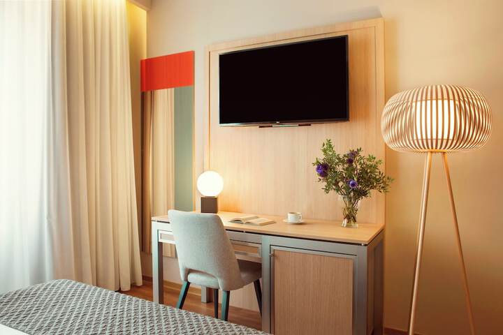 Room 37 of 48