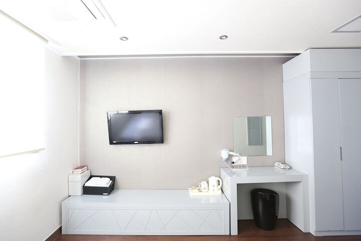 Room 17 of 81