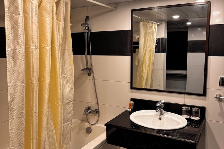 Room 30 of 48