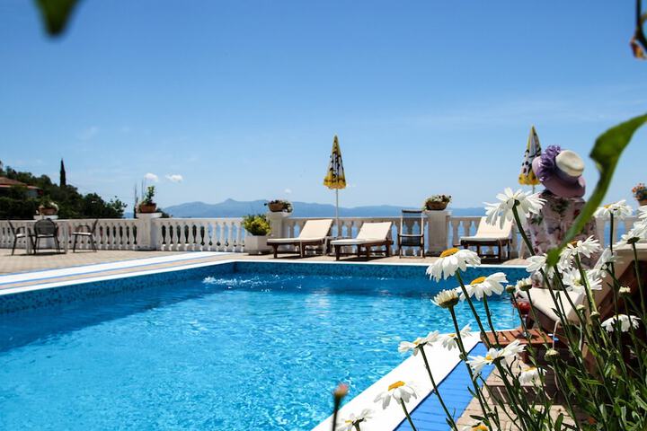 Pool 23 of 56