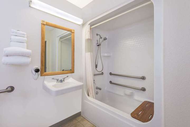 Room 4 of 13