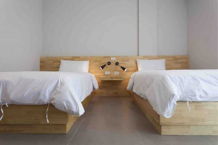 Room 11 of 28