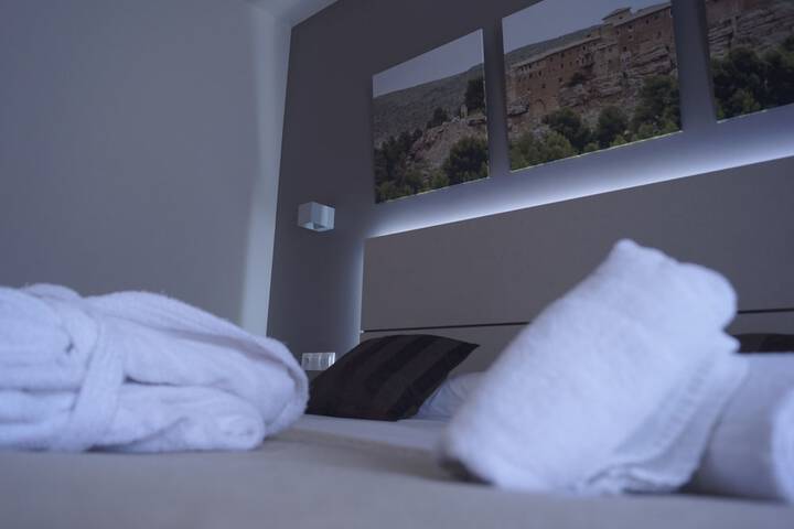 Room 5 of 16