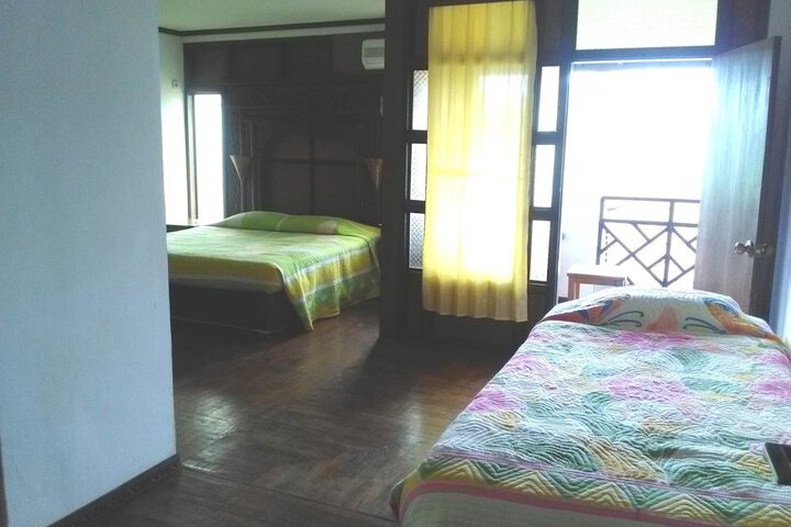 Room 16 of 122