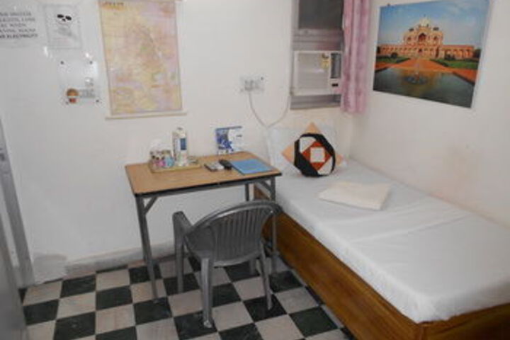 Room 28 of 46