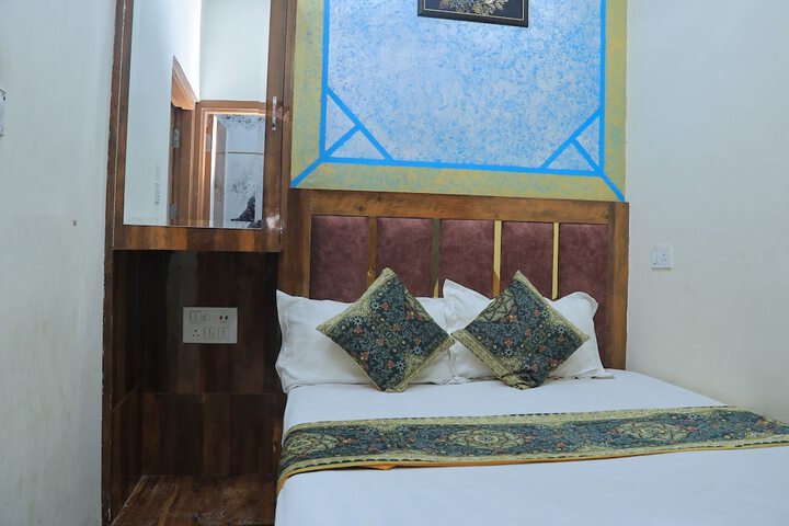 Room 4 of 30