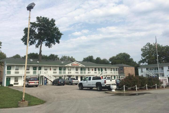 Hoosier Travelodge in Jeffersonville, IN