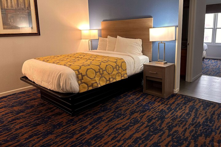1 King Bed 1 Queen Bed Suite (8 of 19)