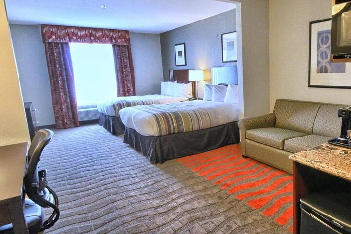 1 King Bed (8 of 10)