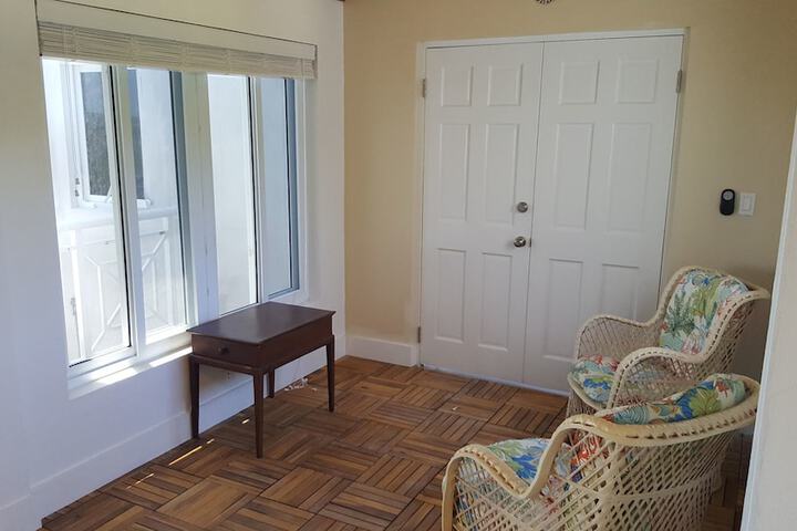 Room 10 of 27