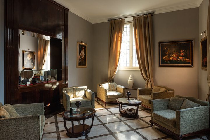 Hotel Lobby