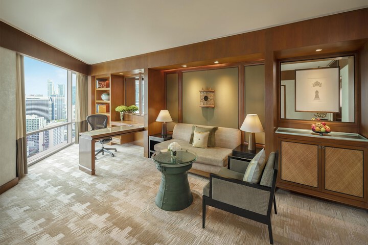 Room 5 of 90