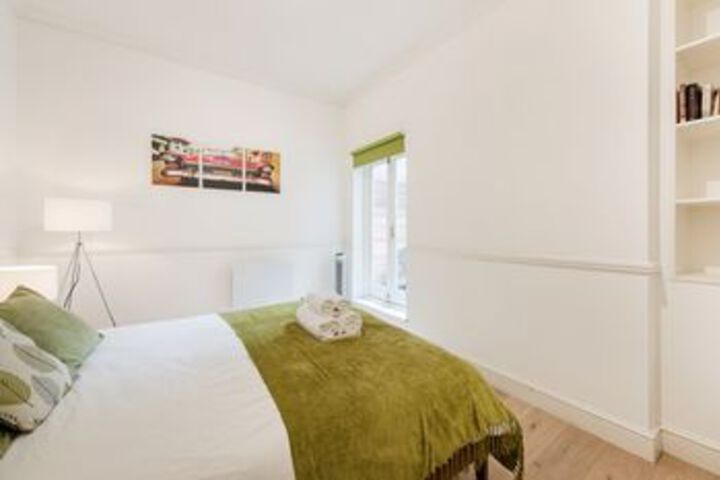 Room 6 of 22