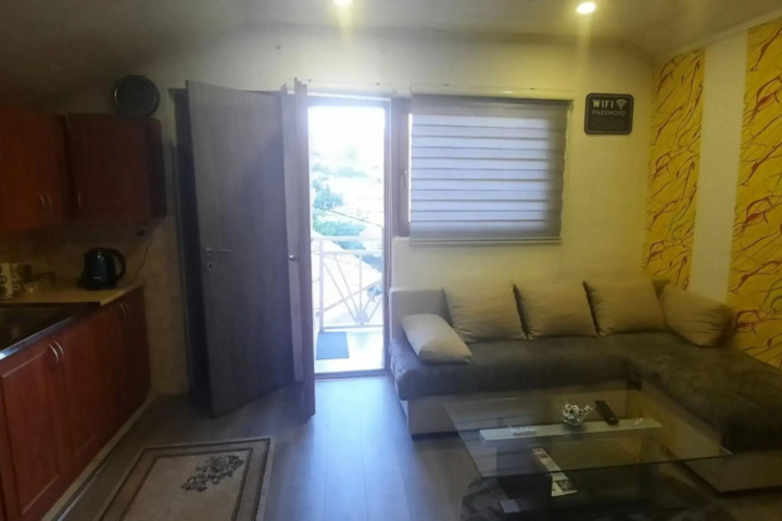 Room 2 of 10