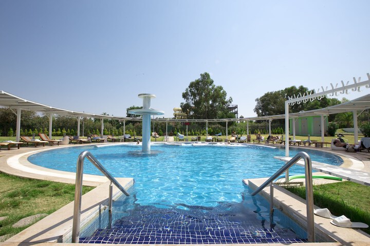 Hotel with Pool