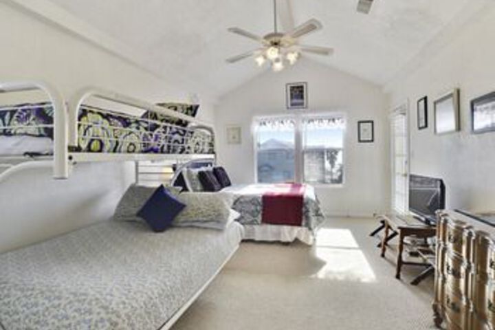 Room 9 of 24