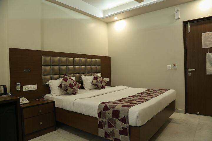 Room 13 of 31