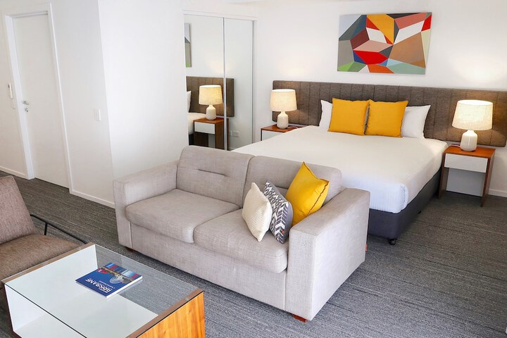 Room 9 of 36