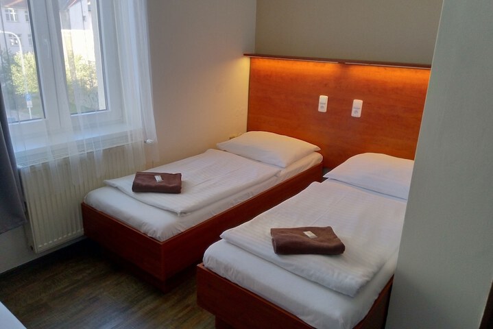 Room 3 of 25