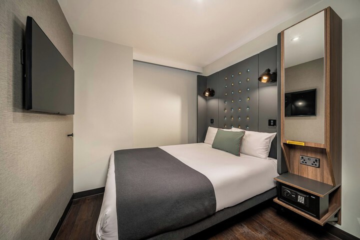 Room 27 of 48