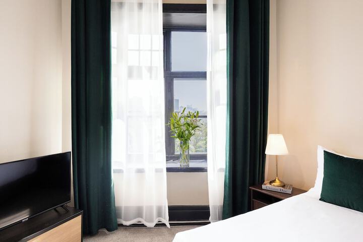 Room 19 of 39