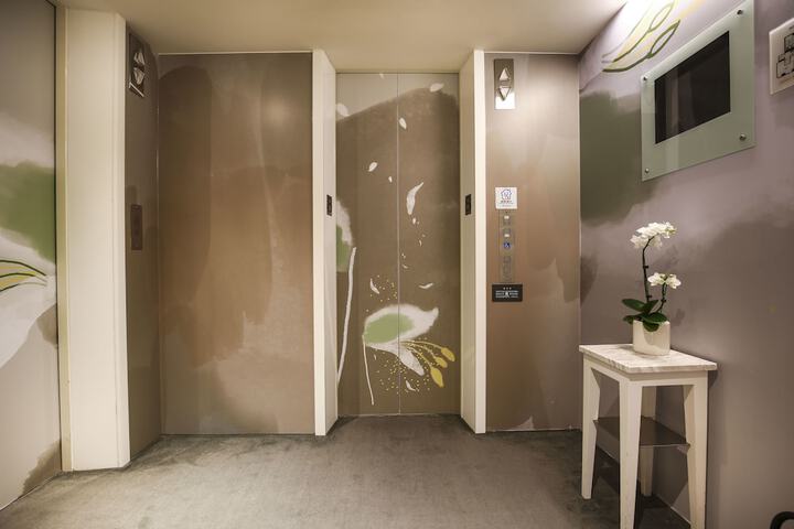 Ballroom/Hall 74 of 80