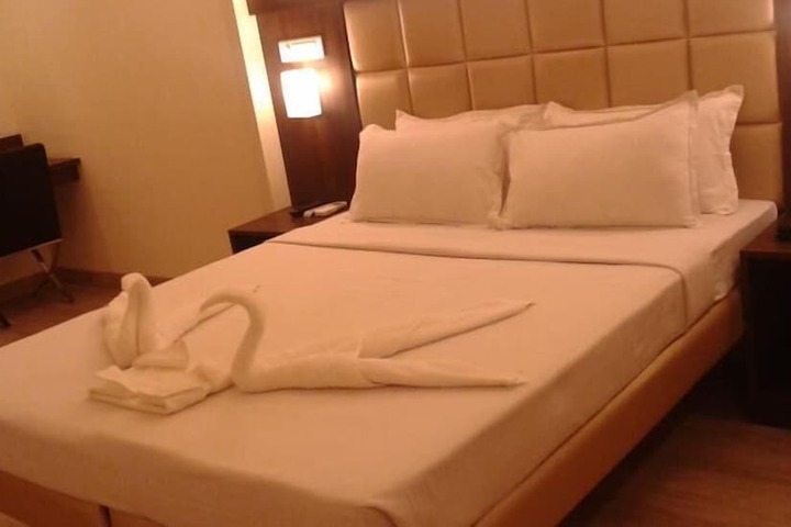 Room 3 of 25
