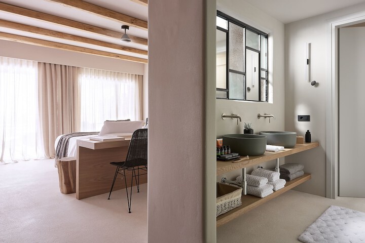 Room 35 of 46