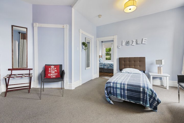 Room 19 of 49