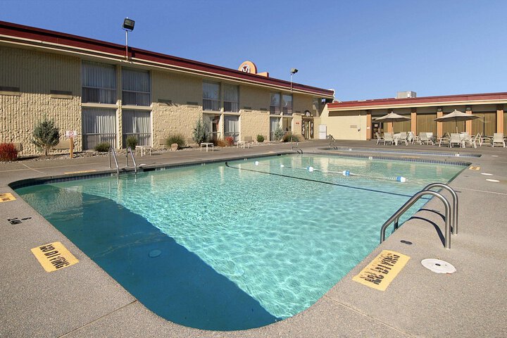 Pool 13 of 25